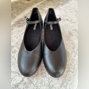 Capezio Jr. Character Shoe